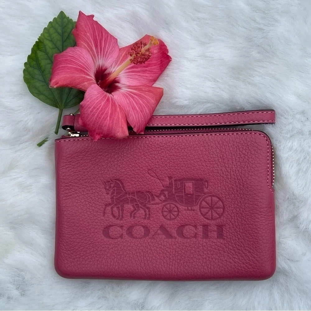NWT Coach Corner Zip Wristlet With Horse And Carriage Print In Gold/Stra…